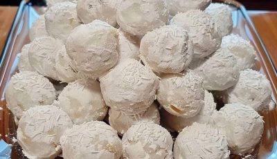 Classic Snowball Cookies – Buttery, Nutty & Dusty with Powdered Sugar