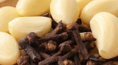 Say Goodbye to Gray Hair with Garlic and Cloves: A Powerful Natural Remedy