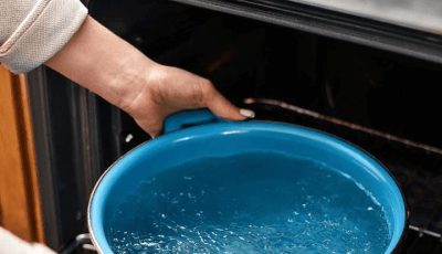 Cleaning the oven used to take forever… not anymore   This simple trick changed everything for me.