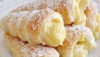 Cannoncini filled with Italian cream (Puff pastry horns)
