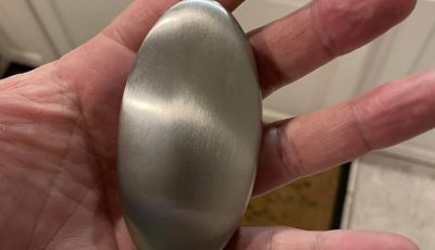 That Metal “Soap” by the Sink — The Science Behind Stainless Steel’s Odor-Removing Magic